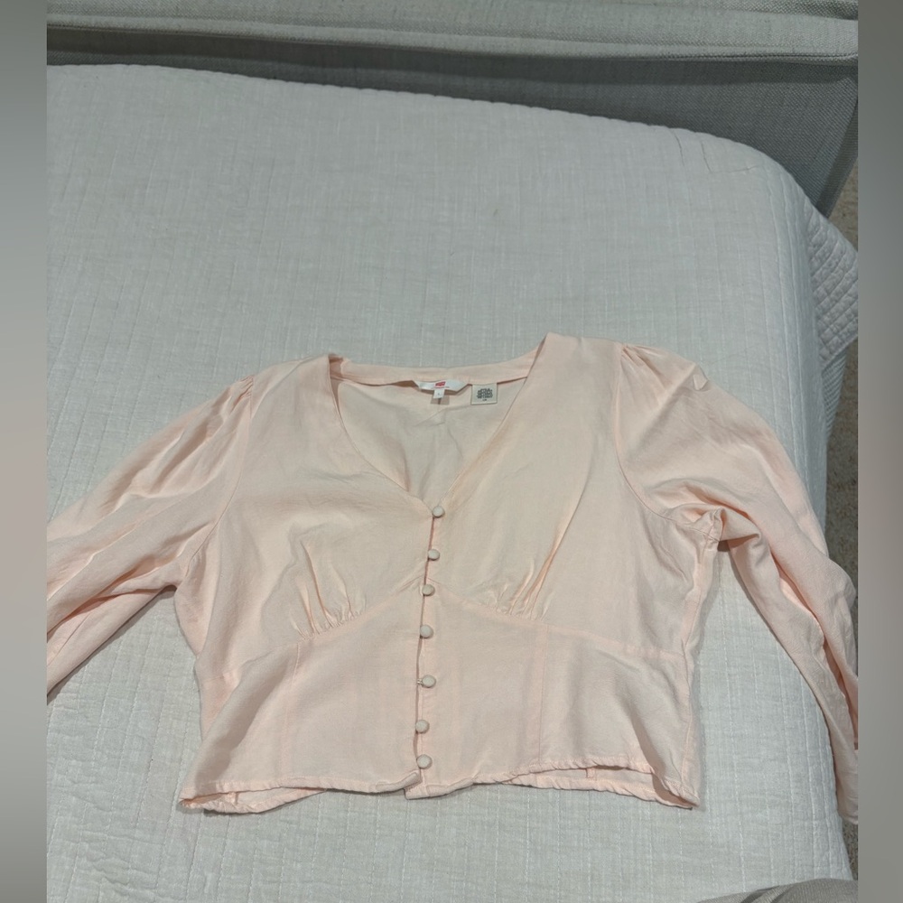 Light pink long sleeve Levi blouse